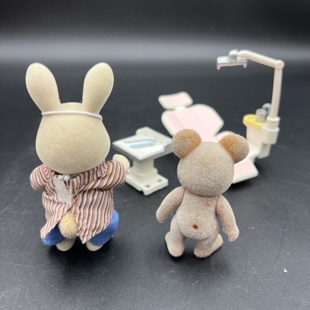 Sylvanian Families Calico Critters Country Dentist Bunny Rabbit Incomplete - Picture 5 of 15